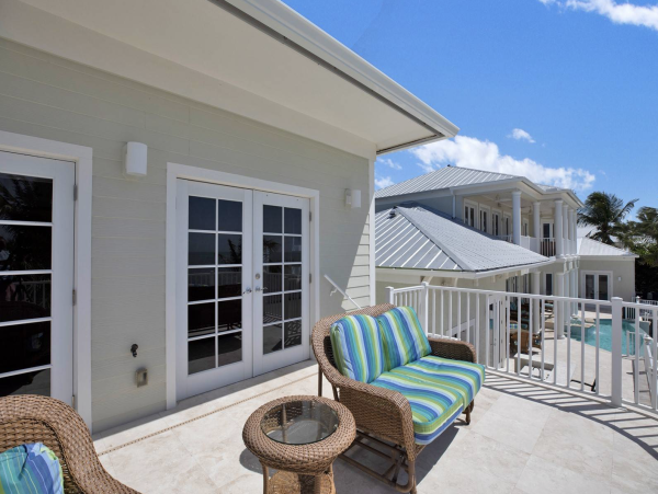 Oceanfront Luxury Vacation Estate with Pool & Spa